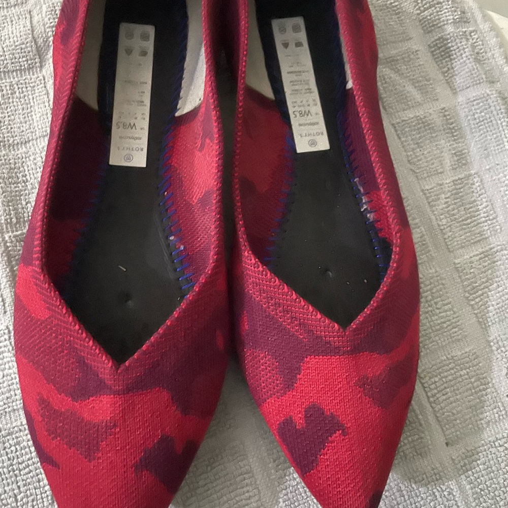 ⭐️❤️Rothy's Vibrant Red Flats